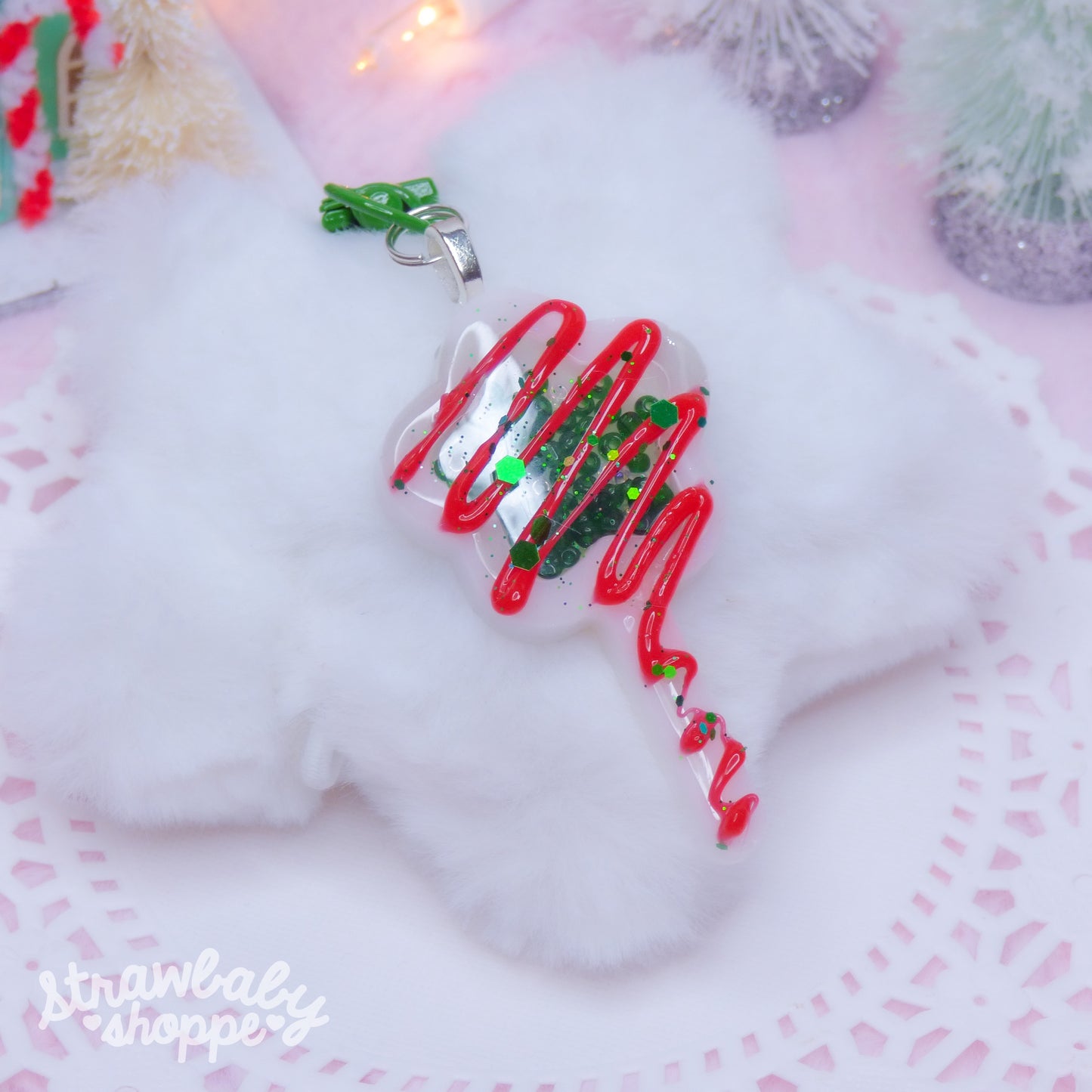 Snow Cake Shaker Wand Charm