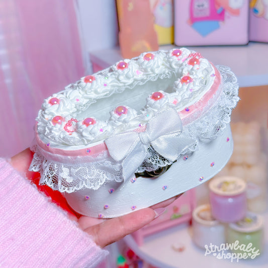 Snow Fluff - Cake-Style Decoden Trinket Box (with latch)